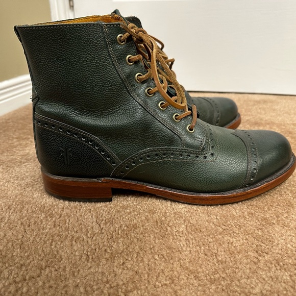 Frye USA Men’s 8.5 Arkansas Brogue Leather Boots Sold Elsewhere - Picture 3 of 10